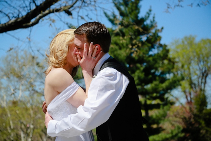 first-kiss-central-park-wedding