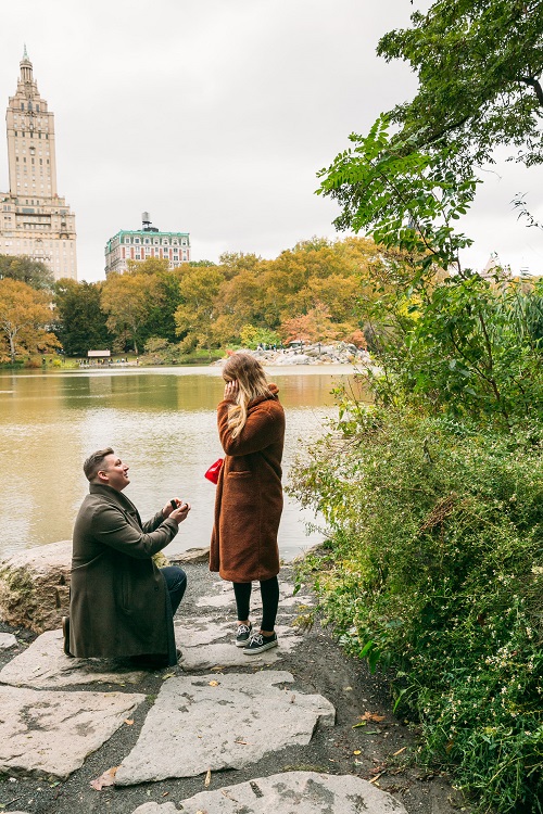 Girlfriend surprised as boyfriend proposes along Lake in Central Park